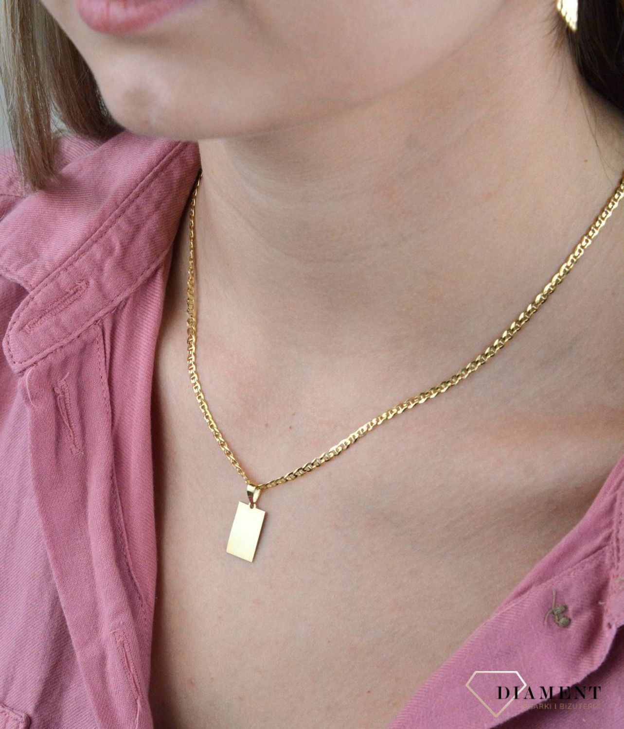 Złoty łańcuszek 585 pancerka 2,6mm DIA-LAN-7823-375 2,6mm. Klasyczny łańcuszek pancerka, wykonany z żółtego złota próby 375 o wadze około 3,83 g. Łańcuszki to uniwersalne dodatki, które sprawdzają się na każdą okazję i dla kob (1).jpg